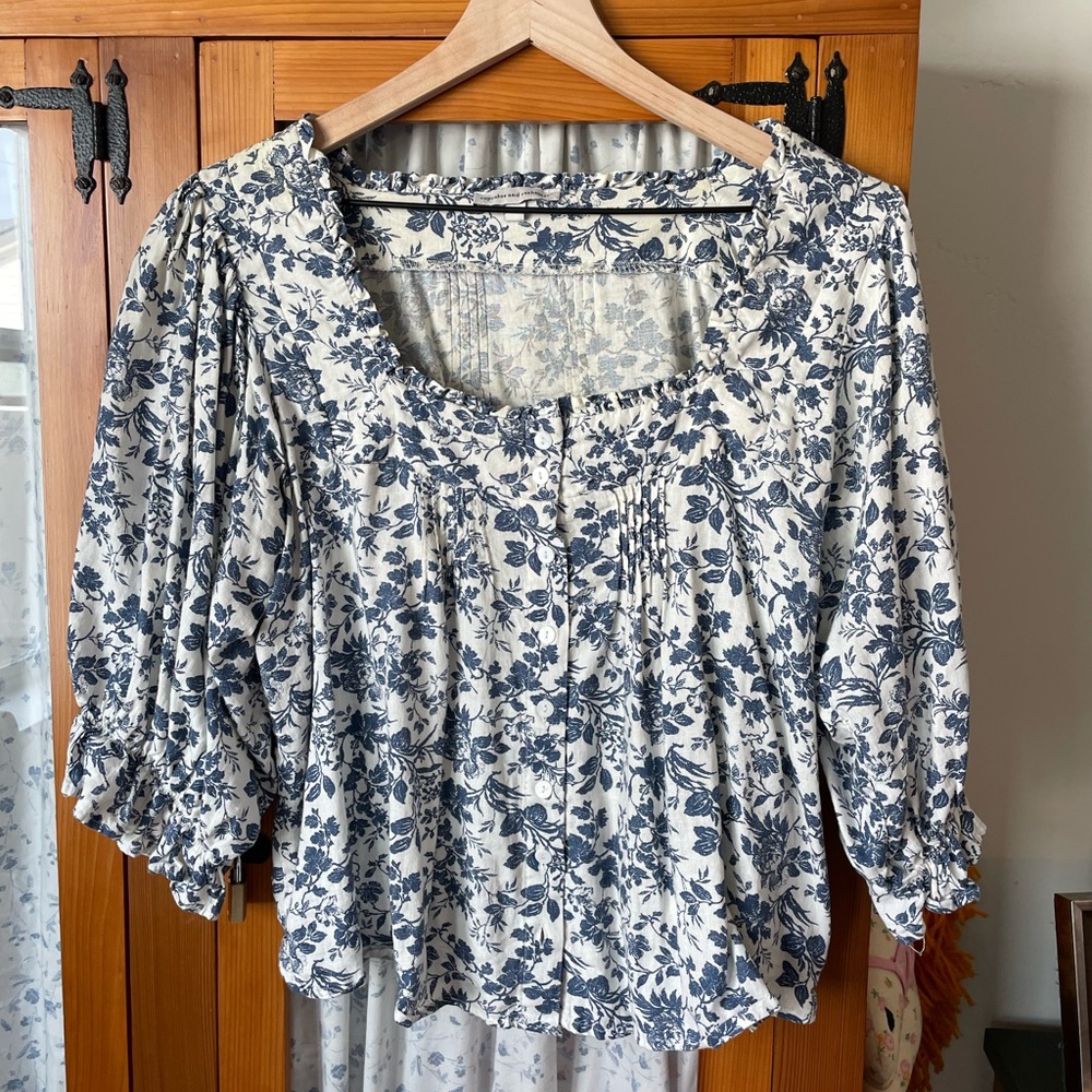 Cupcakes & Cashmere White & Blue Floral Blouse